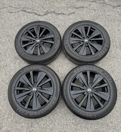 235/55/19 Dunlop Grandtrek PT21 summer tires on OEM Nissan Rogue alloy rims. Tires have no damage or...