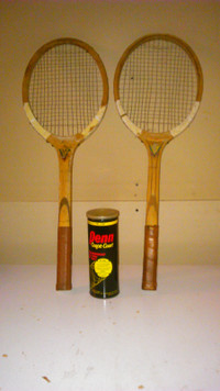 Sports - Tennis racquets + balls