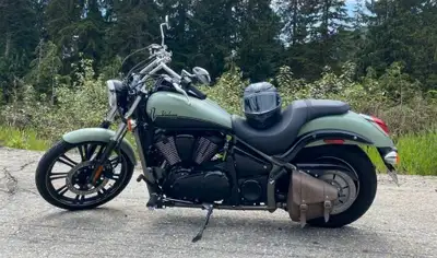 PRICE REDUCED !!! 2023 Kawasaki Vulcan Custom in excellent, nearly showroom condition. Only 7021 kms...