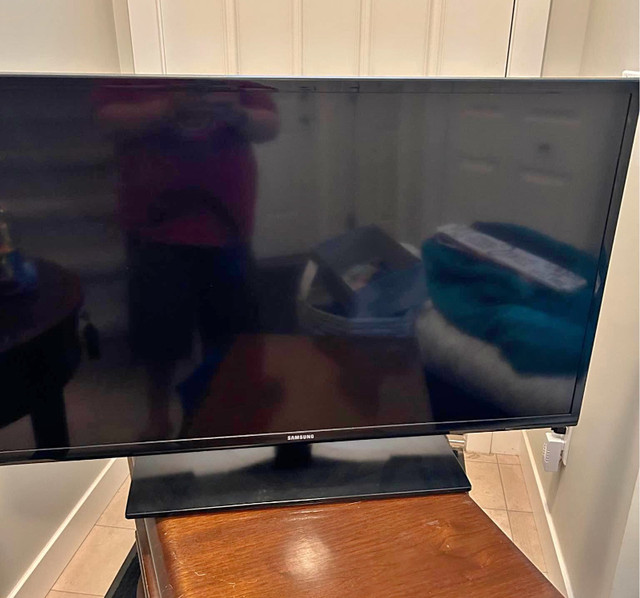 Samsung 40 inch TV & Stand TVs Calgary Kijiji