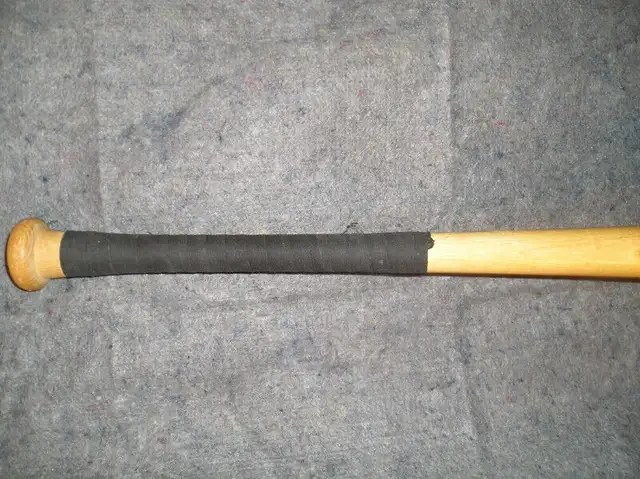 Softball Bats, Wood, Louisville Slugger in Baseball & Softball in City of Toronto - Image 3