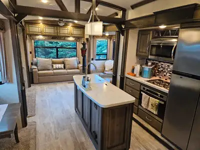 2018 Keystone Montana 3560RL 38’ Rv for sale with a great floor plan for easy living has a large rob...