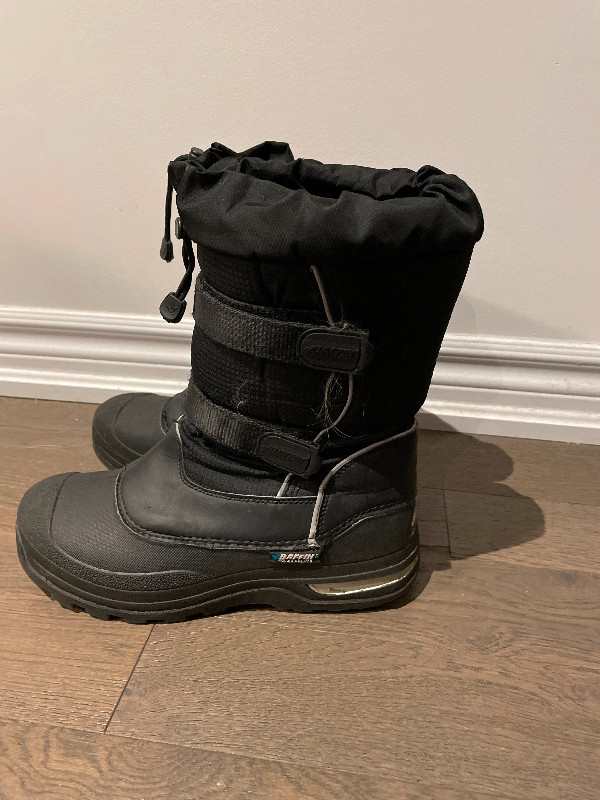 Boys Winter Boots Size 7 in Men's Shoes in Hamilton - Image 2