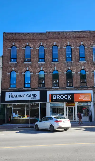 1 bedroom apartment available June 1st $1500 plus hydro Located downtown Lindsay, close to all ameni...