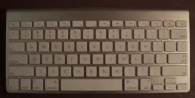 Wireless Apple Keyboard: Apple A1314 Rated 3.0VDC FCCIDBCGA1314 IC:597CA1314 Uses two AA batteries;...