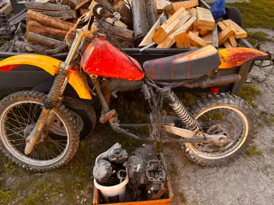 Early 1981 Suzuki rm 125 just before they changed the the rear swing arm to full floater needs full...