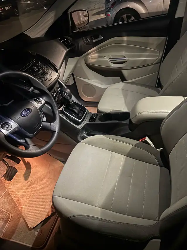 ford escape SE597791600154388487