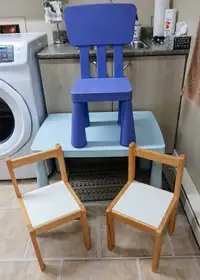 Table IKEA Avec 3 chaises et Jouets pour enfants Au choix 
