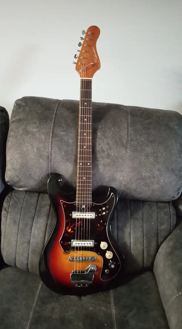 1969 Silvertone in Guitars in Mississauga / Peel Region - Image 3