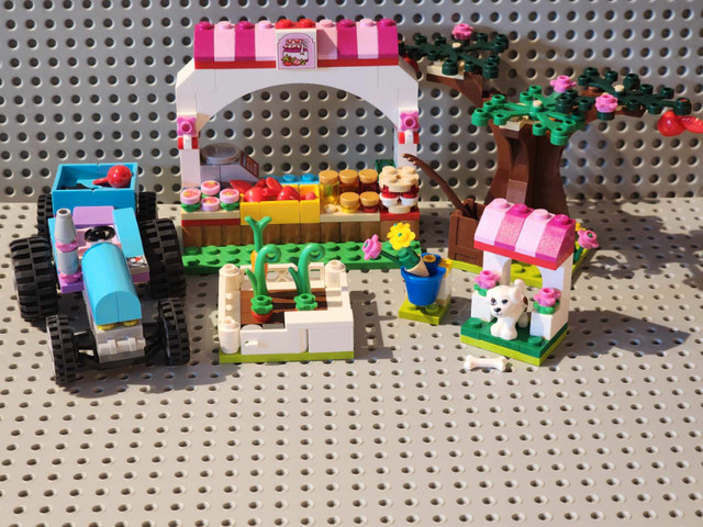 Lego FRIENDS 41026 Sunshine Harvest in Toys & Games in Longueuil / South Shore