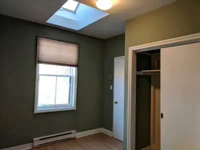 Room for Rent,Males Only,$790,Chinatown,Dundas+Spadina, Sept 1st