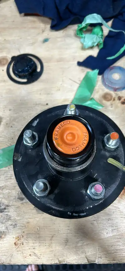 Trailer 3500lb axle hubs with 200 klm on them taken off a new trailer to do electric ones $100 * Fit...