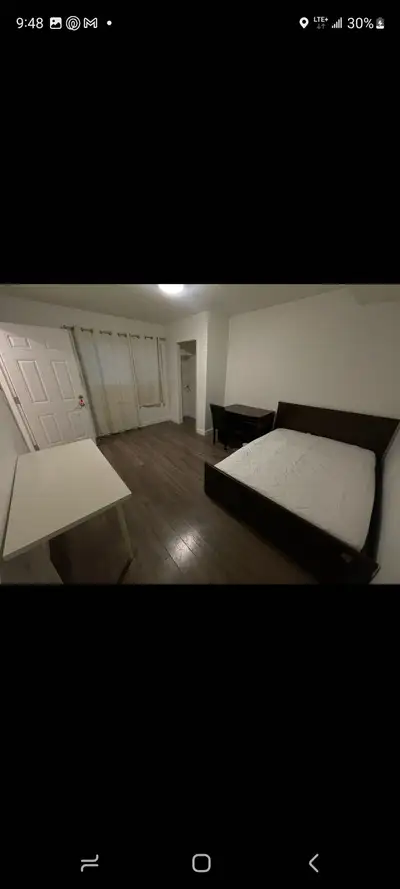 - in Lakeview Height - 2 mins walk away from bus stop - 6 mins walk away from shopping mall - separa...