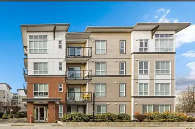 Beautiful 2 bedroom 2 bath condo Surrey Cloverdale