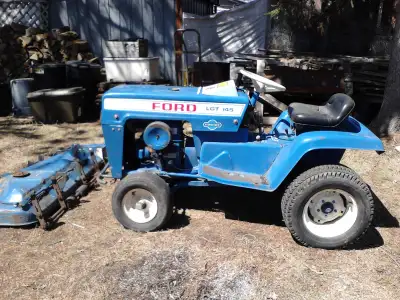 tracteur a gazon ford lgt 145 hydrostatic 42 pouces de coupe juste besoin de courroie pour plateau d...