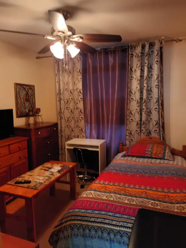 Private room-West Mall and Bloor ( ETOBICOKE ) HWY 427