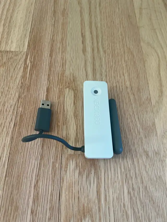 Xbox 360 Wifi Wireless Networking Adapter in XBOX 360 in Saskatoon - Image 2