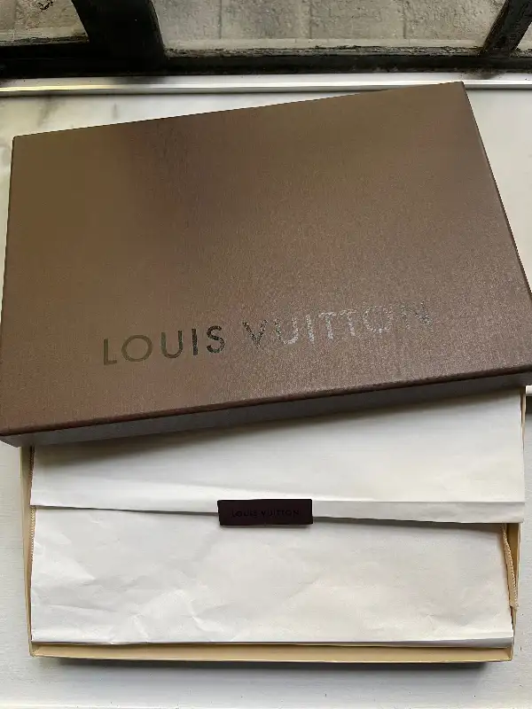 Louis Vuitton Coated Canvas Monogram Insolite Wallet White 2009 in Women's - Bags & Wallets in City of Toronto - Image 8