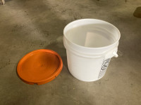 3 gallon pail with handle 