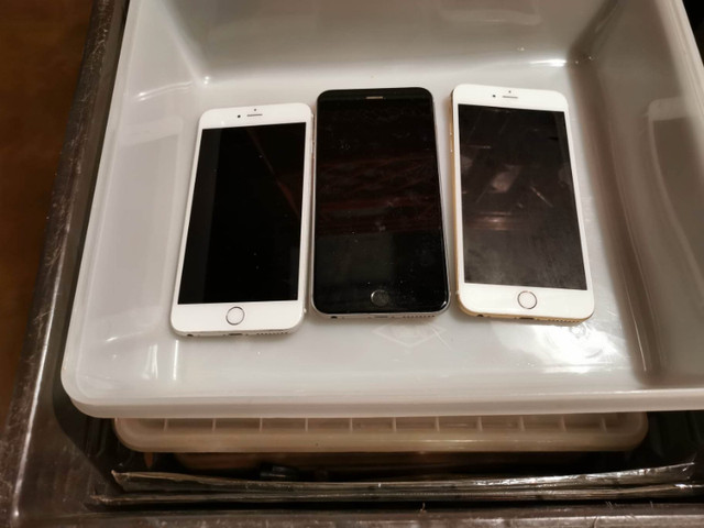 3 iphone S vitre et batery ok pour piece dans Téléphones cellulaires  à Saint-Jean-sur-Richelieu