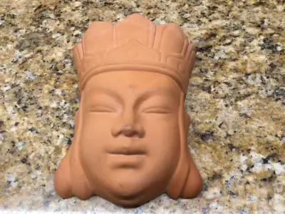 Masque en terre cuite neuve, View more