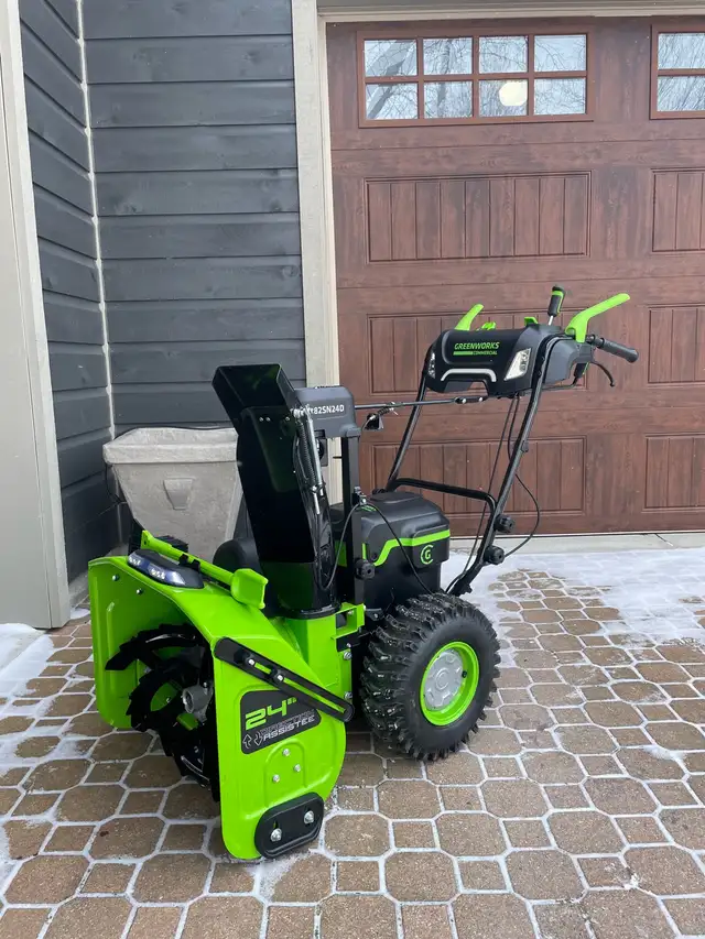 Greenworks 82V 24'' Dual Stage Snow Thrower in Snowblowers in Stratford - Image 2