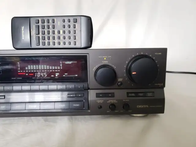 Technics SA-GX303 A/V Receiver with Remote in Stereo Systems & Home Theatre in City of Toronto - Image 5