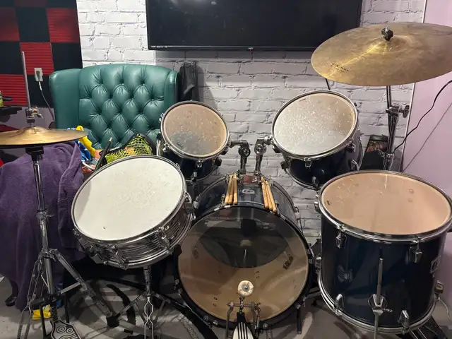 Westbury drumset in Drums & Percussion in Brantford - Image 2