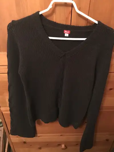 Knited vintage Dish sweater . Lots of detail , mint condition . Size large