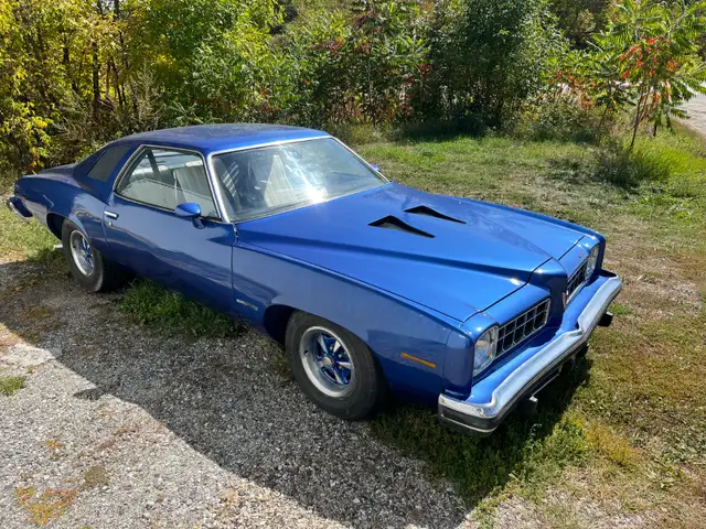 1975 Pontiac LeMans Coupe Sport in Classic Cars in Gatineau - Image 4