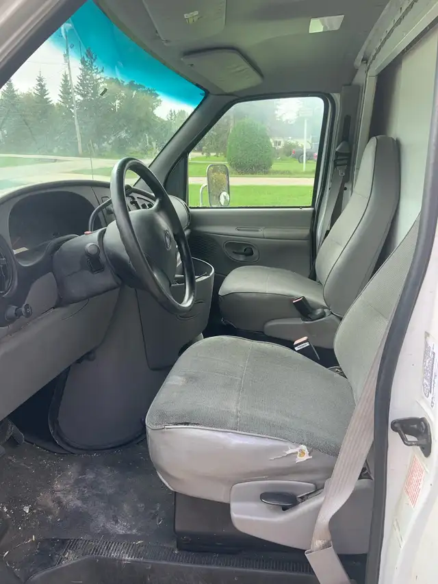 1998 Ford E350 cube van595518104588800004