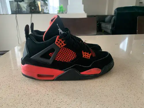 JORDAN 4s red thunders used but in good condition pick up only !!