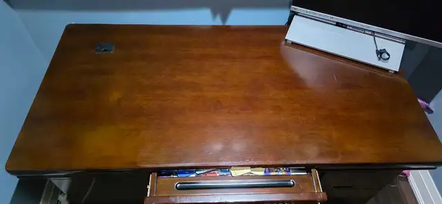 Executive Wood Desk in Desks in Mississauga / Peel Region - Image 3