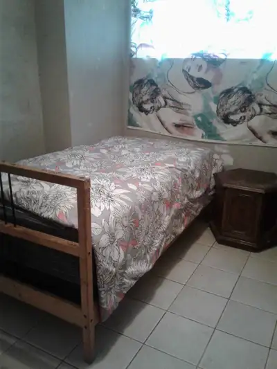 ROOM FOR MALE FURNISHED VACANT PH 403 667 7854