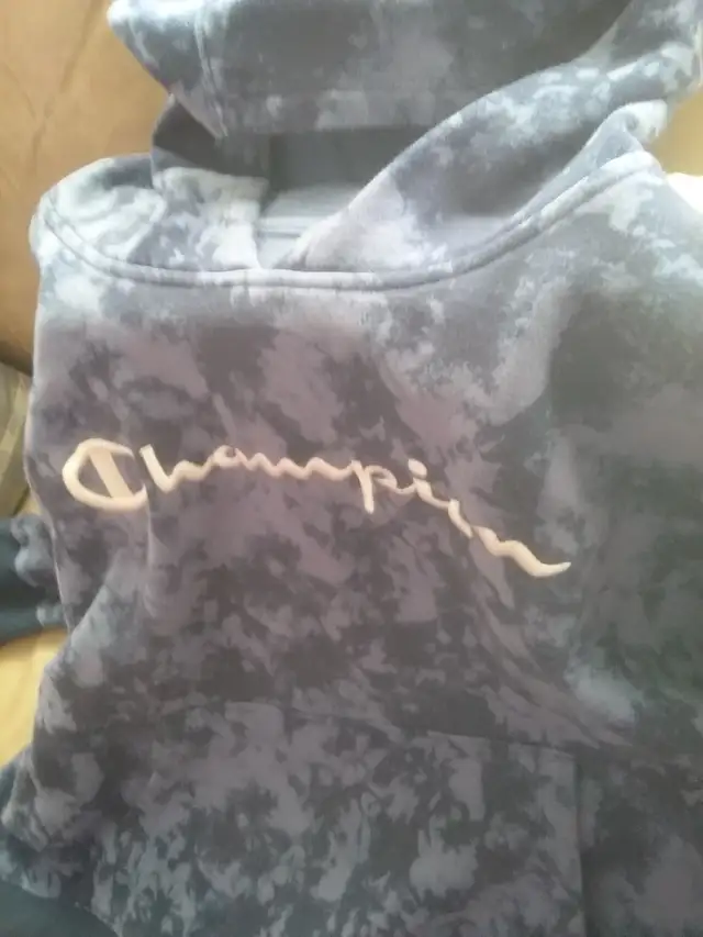 3  champion  hoodies ladies in Women's - Tops & Outerwear in City of Halifax - Image 6