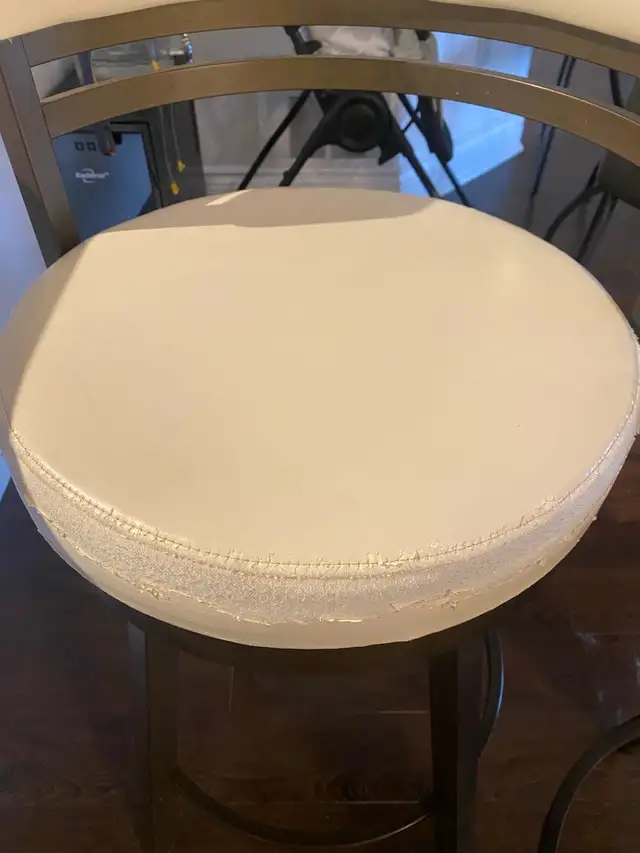 2 counter height swivel stools in Other in Oakville / Halton Region - Image 9