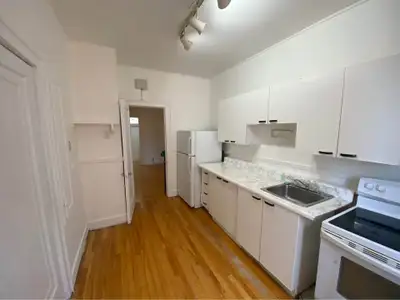 4.5 Apartments- 5 mins walk from Villa Maria metro station