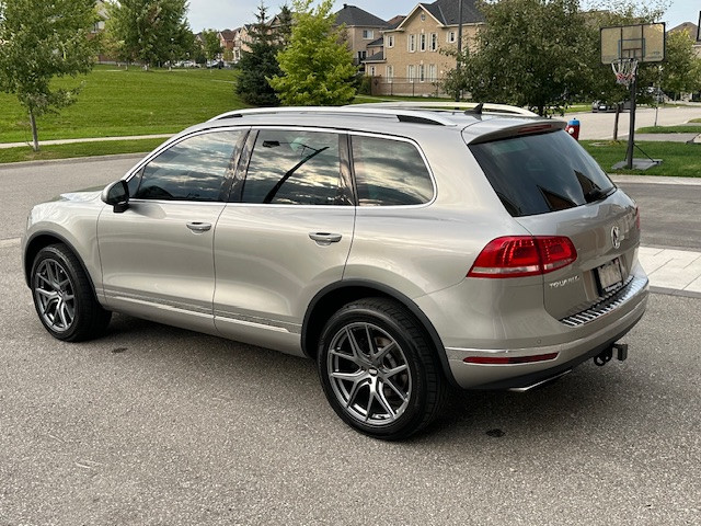 2015 Volkswagen Touareg in Cars & Trucks in Markham / York Region - Image 3