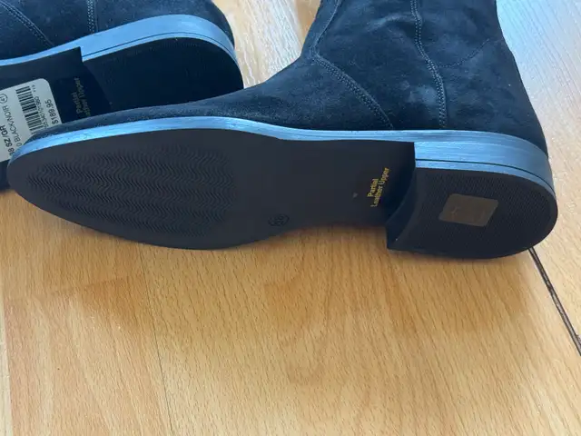 Black Suede Boots in Women's - Shoes in City of Toronto - Image 4