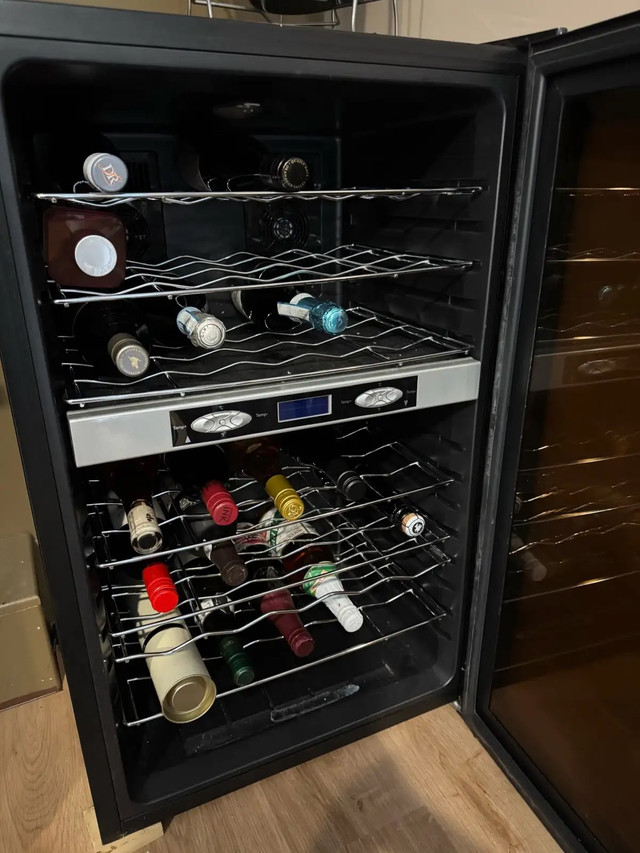Dual zone wine fridge in great condition! in Refrigerators in Calgary