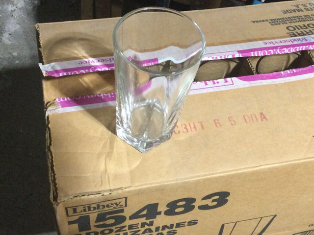 Water glasses  $20 dans Ventes de garage  à Laval/Rive Nord - Image 2