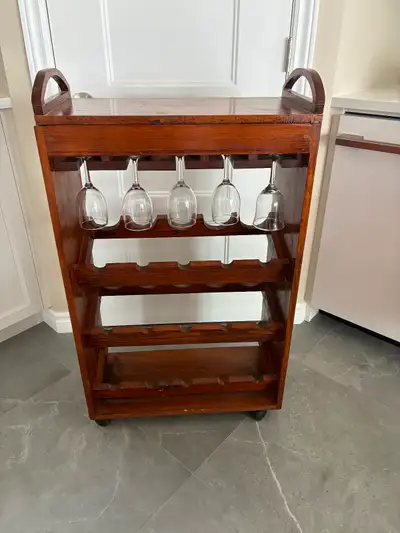 Petit meuble de rangement pour la cuisine ou la salle à manger., View more