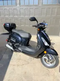 2010 Saga Moped Scooter 