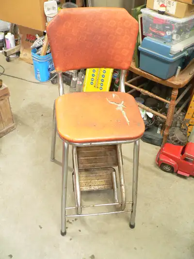 plusieurs chaise antique a différent prix, View more