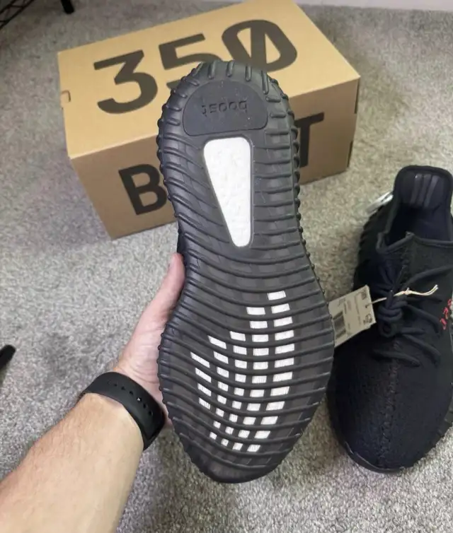 Yeezy Boost 350 V2 Bred in Men's Shoes in Mississauga / Peel Region - Image 4