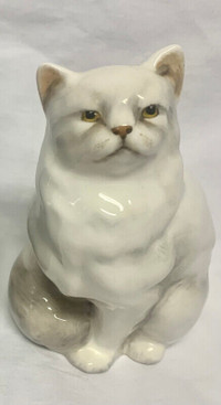 Vintage Royal Doulton White Persian Cat, HN 2539, Very Rare