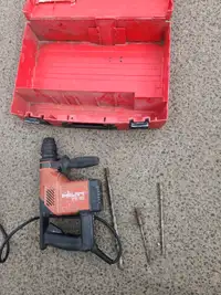 hilti te 15 hammerdrill/ chissell comes with case and 2 bits