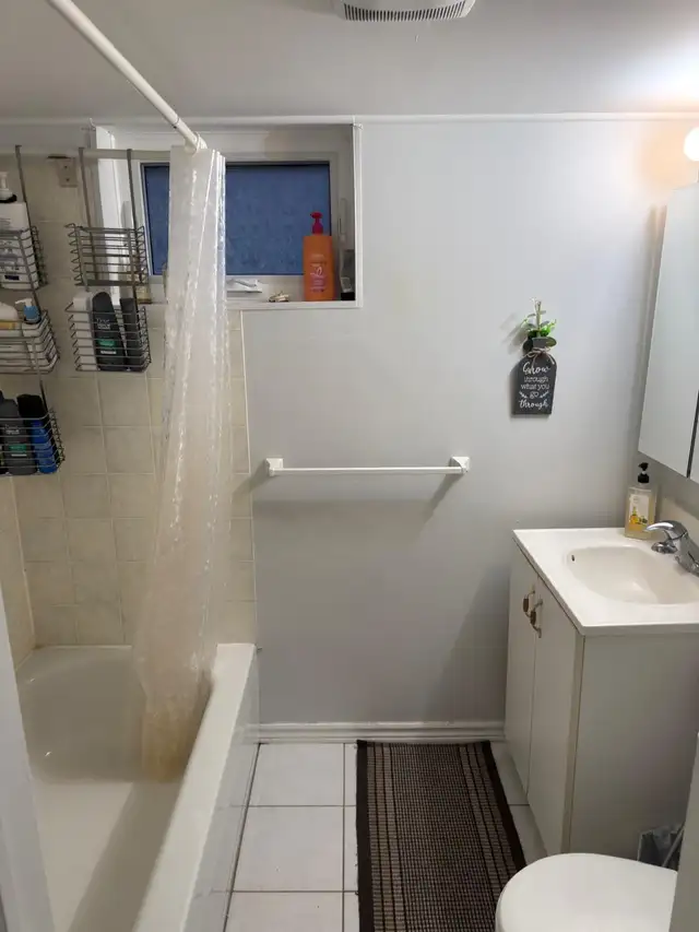 room for rent in Room Rentals & Roommates in City of Toronto - Image 10
