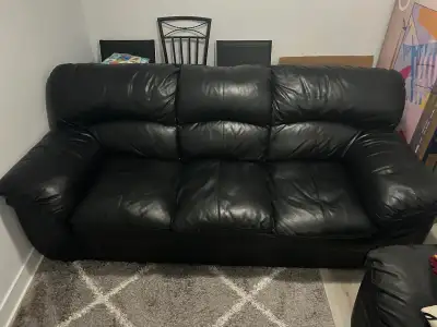 Sofa et causeuse à donner! Voir les images pour plus de détails. Je ne peux pas livrer, c’est à vous...