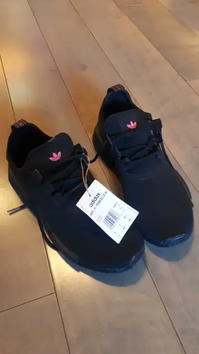 girls Adidas shoes size 7.5, View more